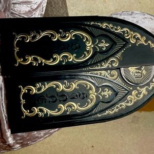 Kat Von D saint and sinner palette